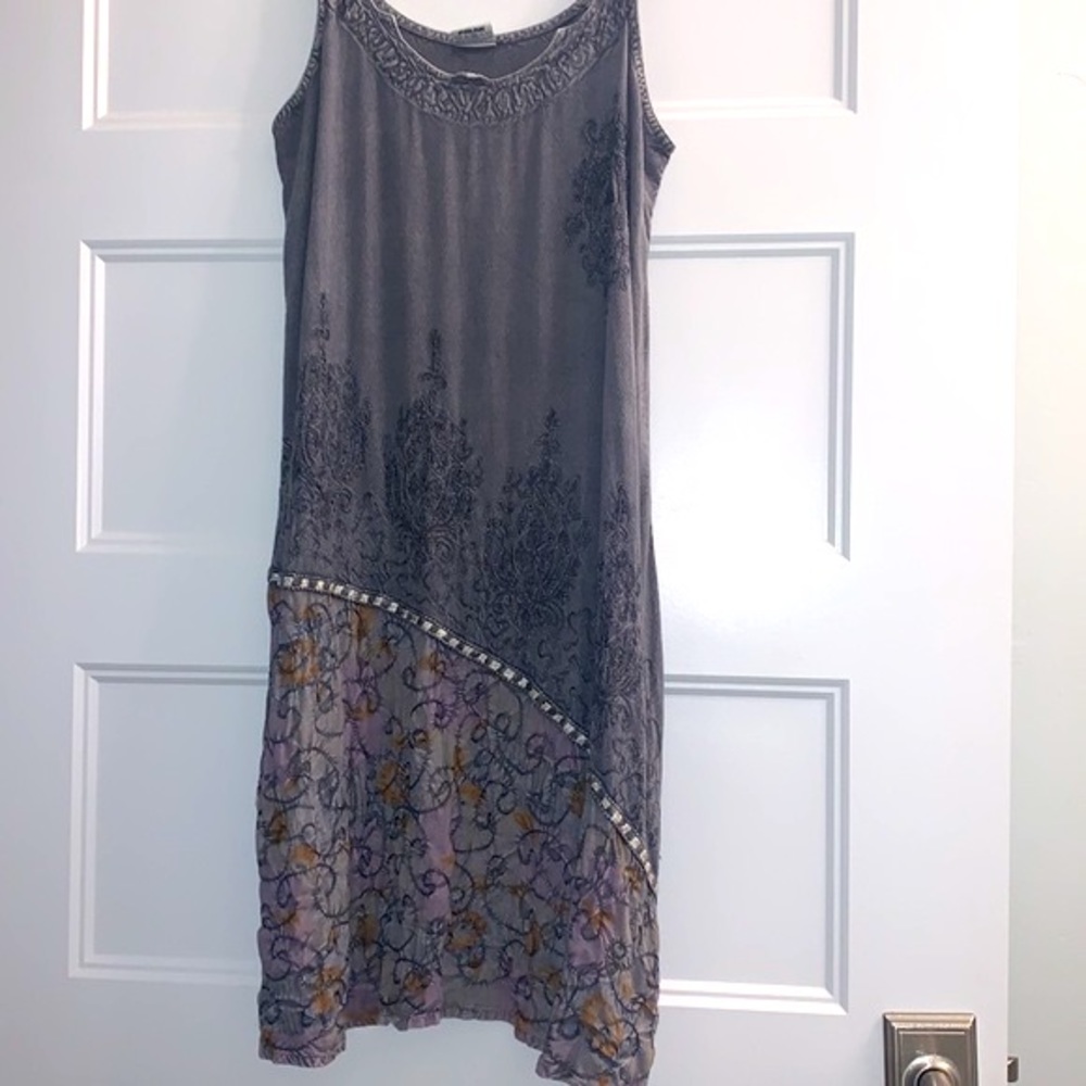 Palak Sleeveless Dress - Picture 3 of 7